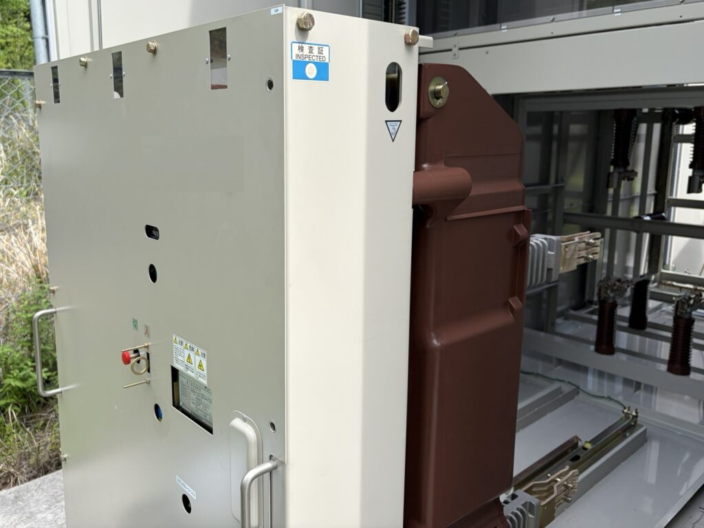 富士電機 特別高圧VCB
点検 清掃 注油 絶縁抵抗測定を実施